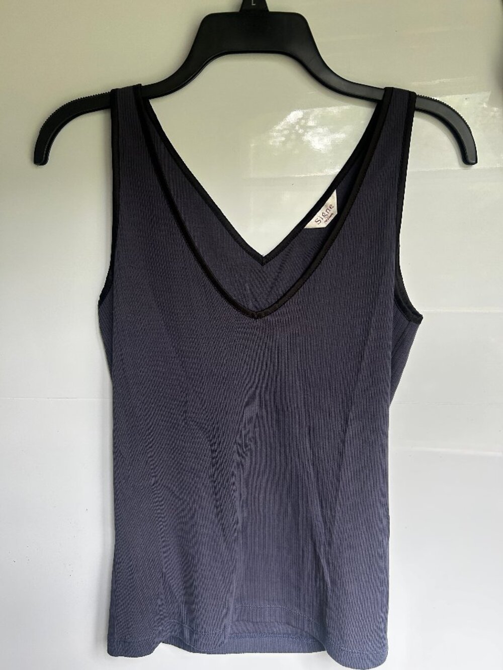 Signe April tank